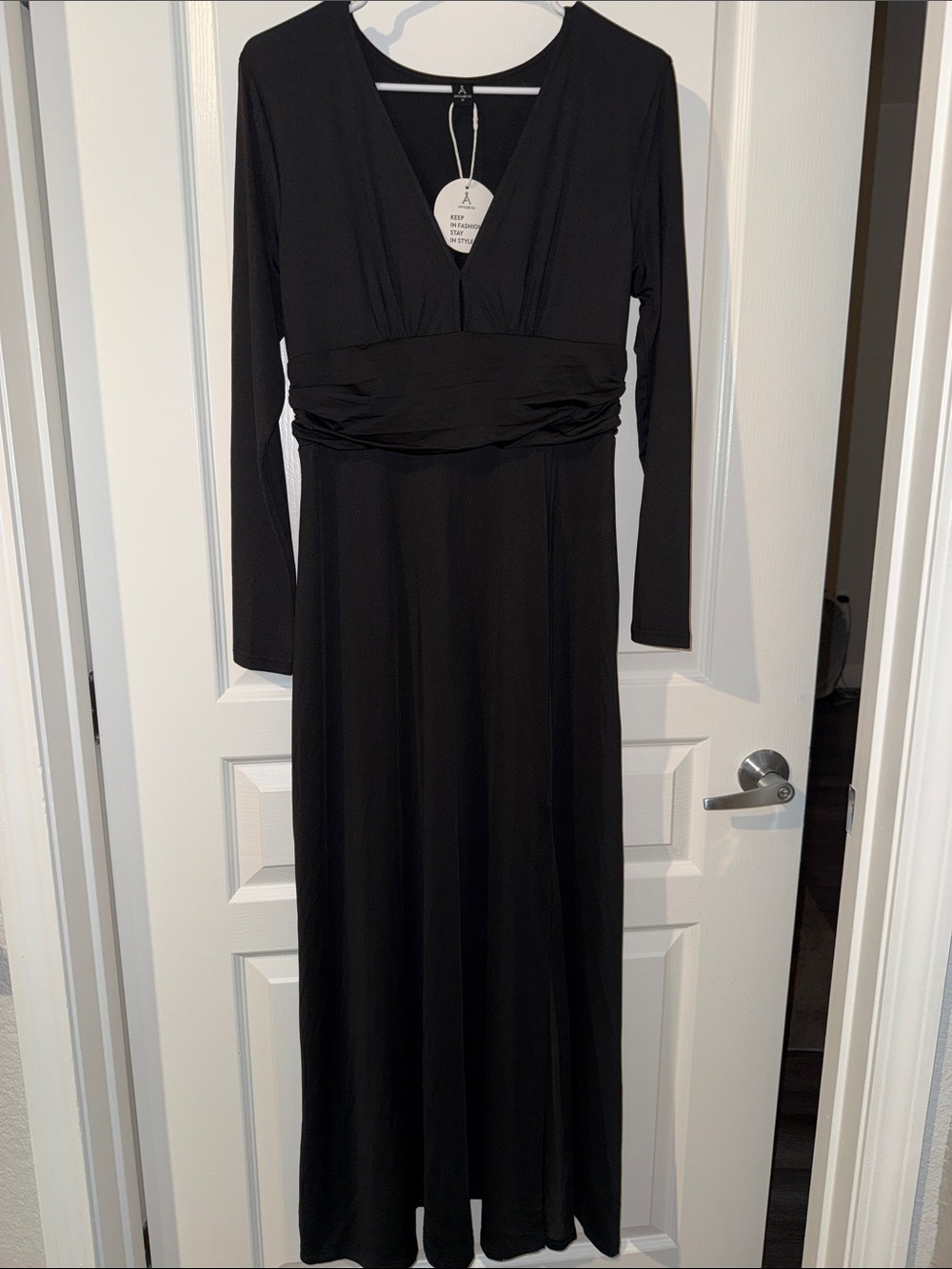 Anrabess Deep V-Neck Long Sleeve Black Maxi Dress with Ruched Waist